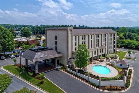 hotel in matthews nc